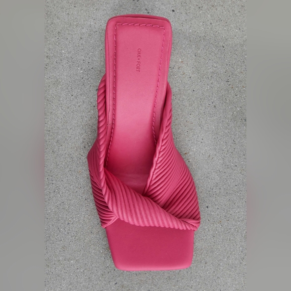 [NWT] OAK & FORT • 'Love Potion' Pink Ribbed Twisted Heels • Sz 6 - Picture 2 of 2